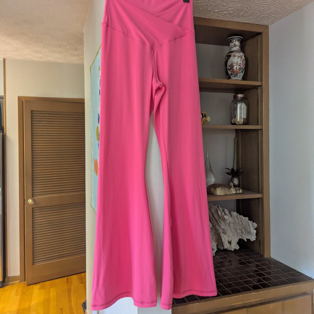 OFFLINE By Aerie Real Me High Waisted Crossover Flare Legging size L - Picture 3 of 6